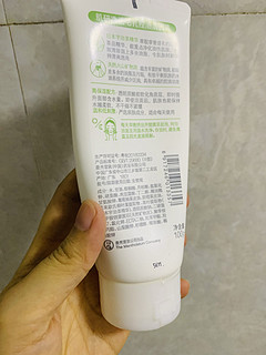 清洁力度强大的洗面乳