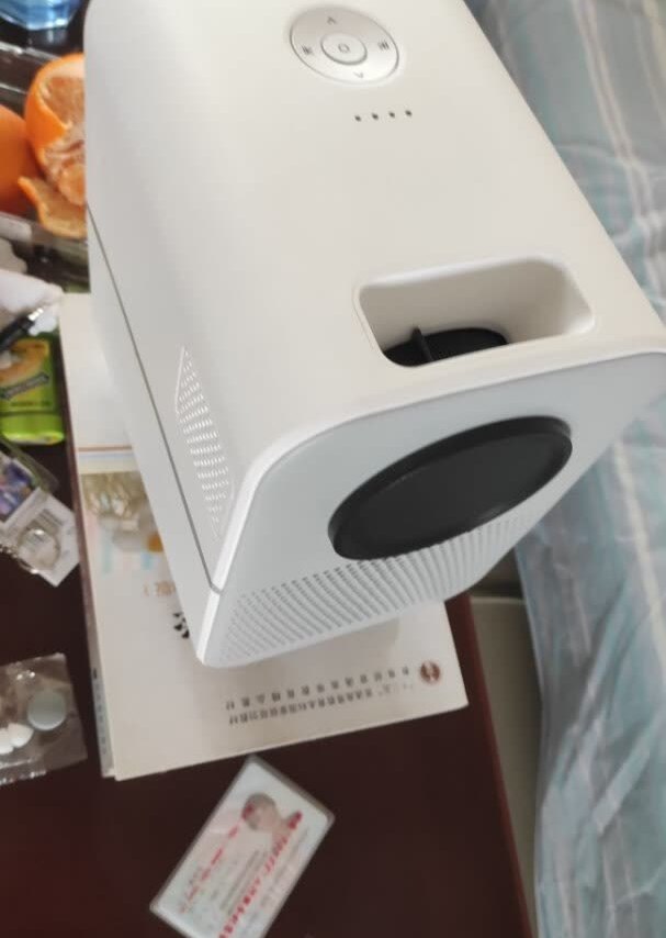 
投影仪很不错，清晰度挺好的，价格也合适