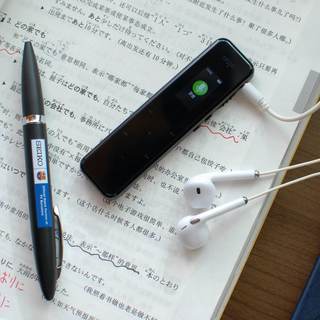 CD级录音效果，支持一键录音以及无损播放：爱国者录音笔R6955