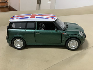 宝贝爱玩的mini cooper