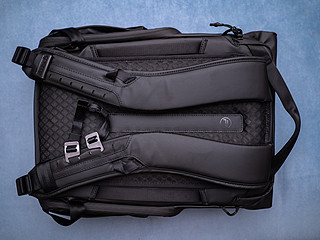 18L的背包可以塞进稳定器等各种器材