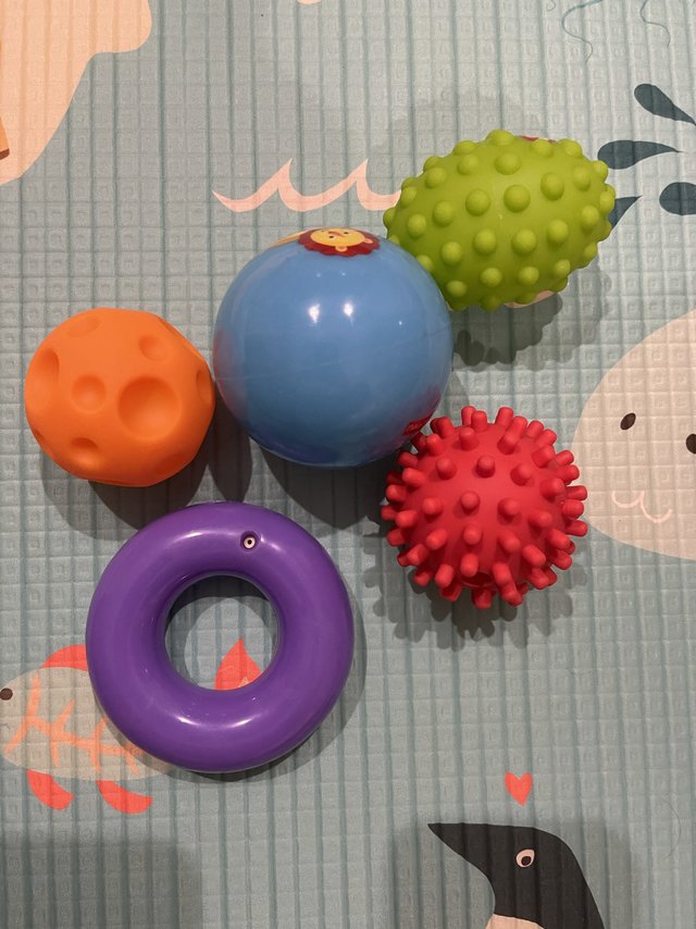 做工挺不错，费雪婴儿玩具球六合一