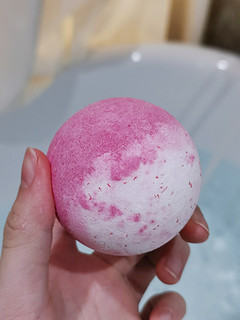一颗香喷喷的泡澡球