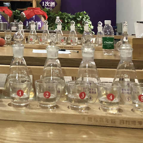 【我的品酒笔记】白酒调酒具篇：分享不同轮次酱香型白酒的特点！干货来啦~