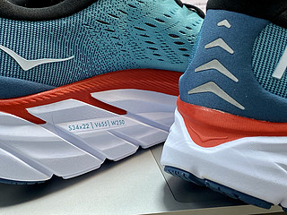 hokaoneone cliftion8