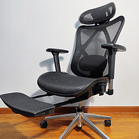符合人体曲线，坐着舒适透气的人体工学椅
