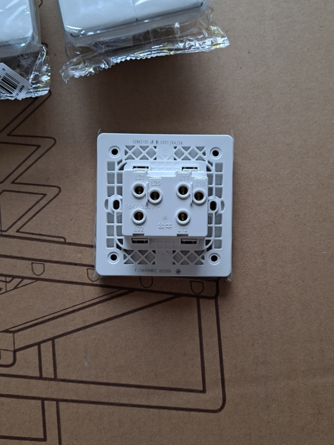 公牛g28系列双开双控开关