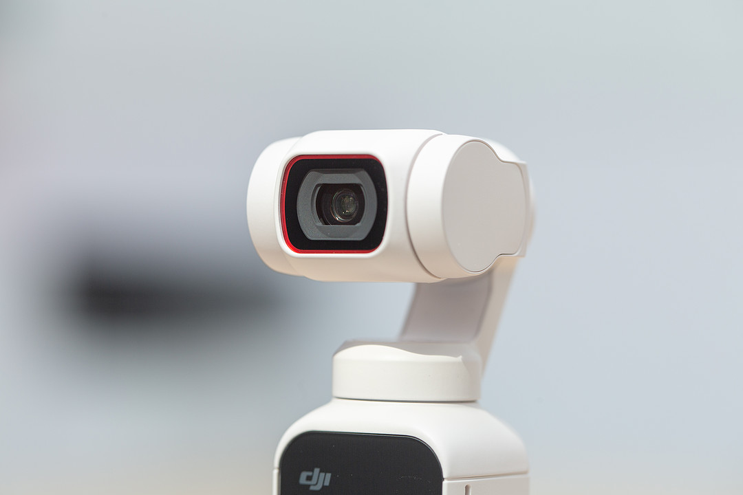 哪个女孩子不想拥有一台白色相机呢？DJI Pocket 2 云暮白限定套装开箱实拍