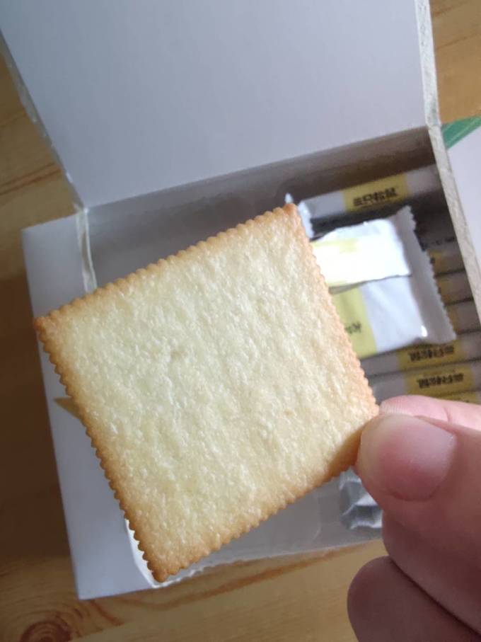 三只松鼠饼干