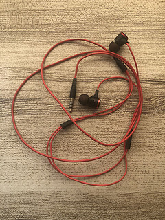 Nubia入耳式耳机，红黑款式耐用
