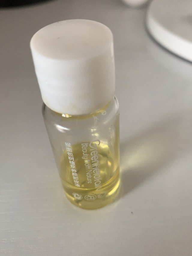 用卸妆油去鼻子上的黑头！