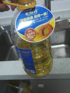 花籽油，吃着比花生油清淡多