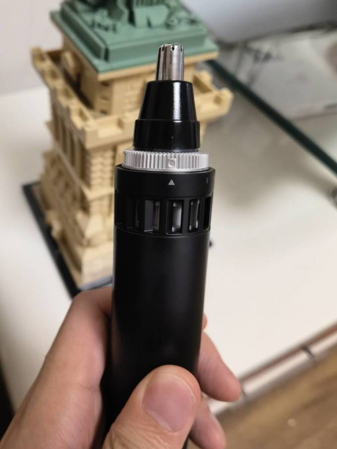 鼻毛修剪器