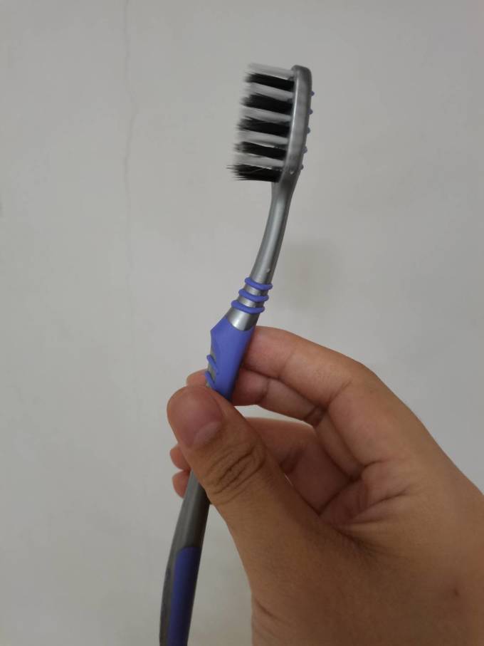 高露洁牙刷