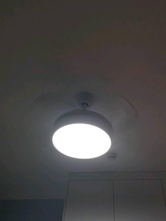 夏天里非常实用的风扇灯
