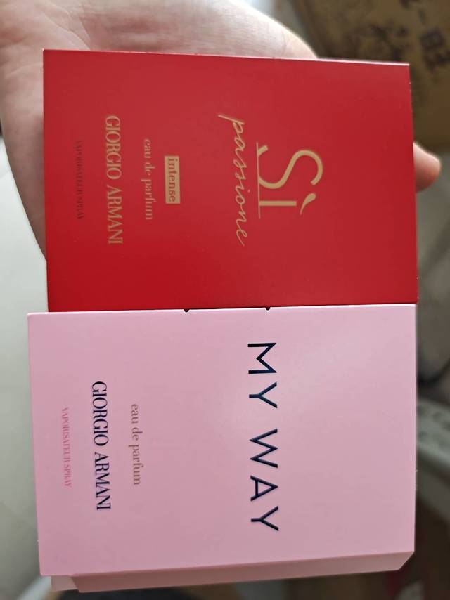 收到了一直想试的香水
