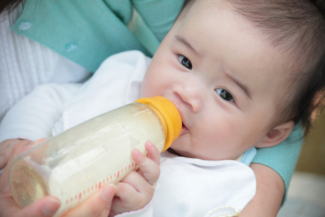 母乳不够，怎么给宝宝挑选配方奶，都有哪些标准？