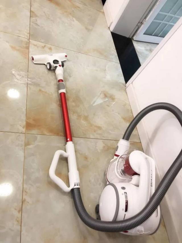 这款吸力挺大,吸尘效果很好