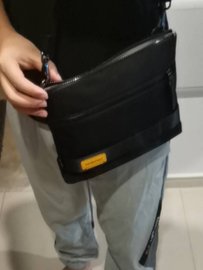 新秀丽男士单肩斜挎包