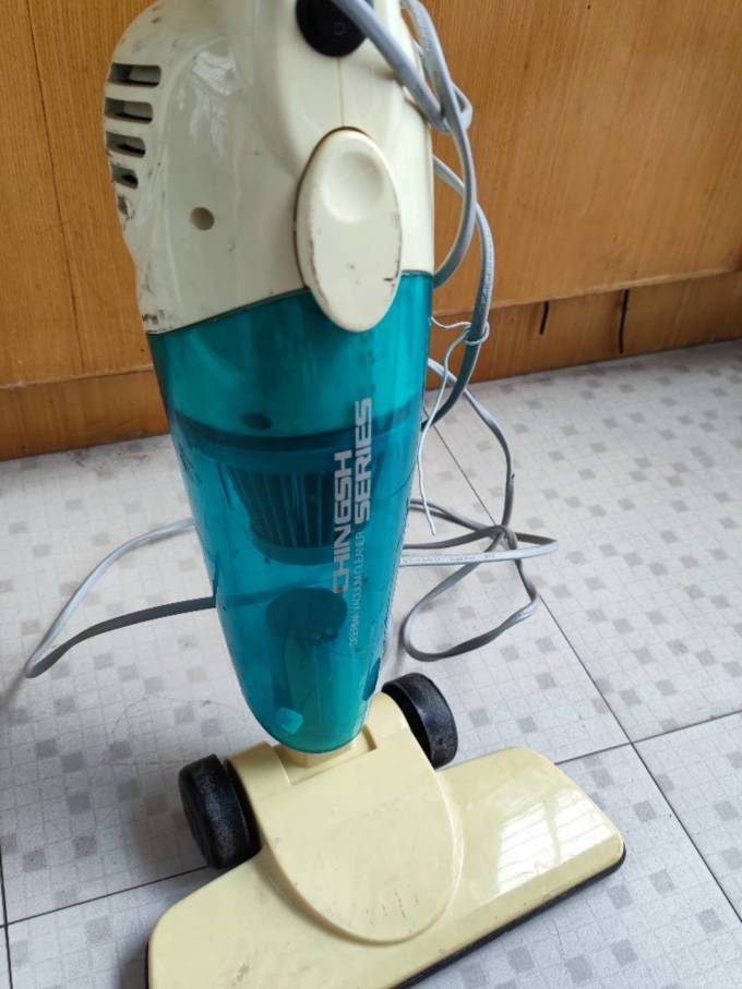 德尔玛手持式吸尘器