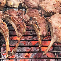 看奥运比赛夜宵吃肉：必吃烤羊排！
