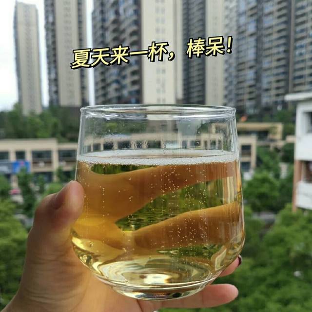 🌴夏天可以不喝奶茶，但不能不喝快乐水