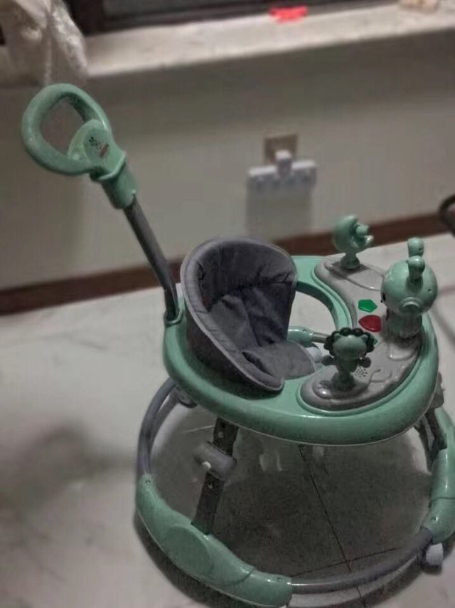 学步车