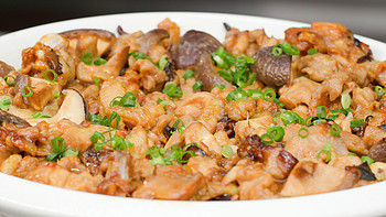 王刚的美食精选 篇八十九：厨师长教你：“香菇蒸滑鸡”的家常做法，鲜香嫩滑，营养美味 
