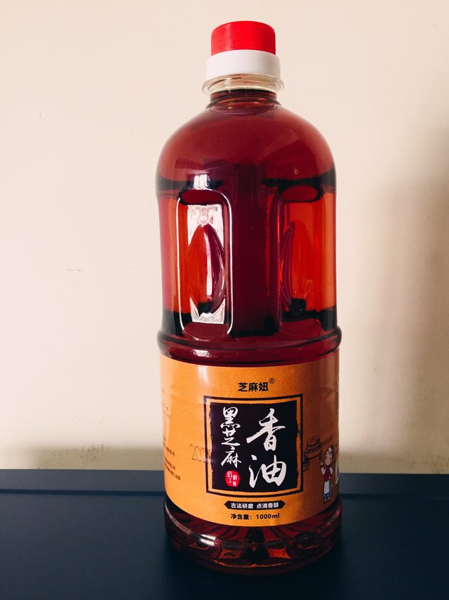 那一缕醇香芝麻油，凉拌菜的灵魂。