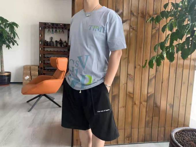 运动T恤