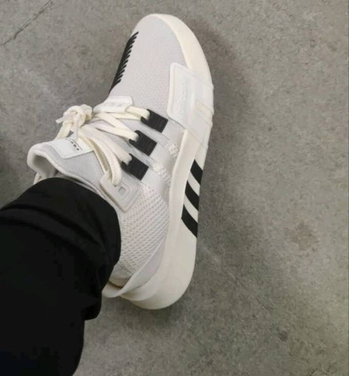 阿迪达斯休闲运动鞋