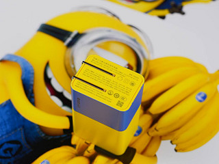 努比亚65W氮化镓充电器小黄人联名款