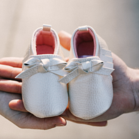宝宝的第一双鞋子要如何选择，这些注意事项家长要知晓