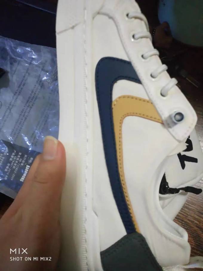 锐步休闲运动鞋