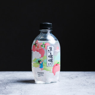 看瓶子就知道，这个气泡水的气泡量有多大