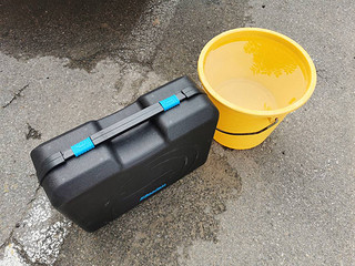 一台锂电洗车机+两桶水=洗车最优解？