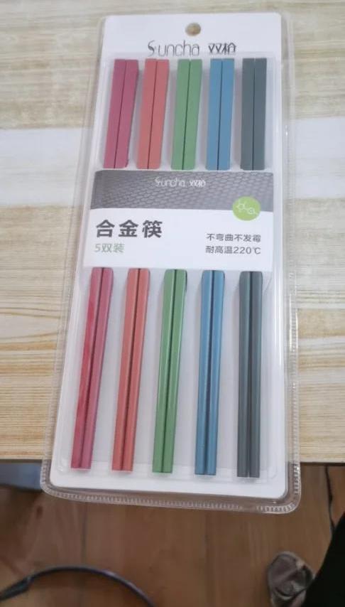 筷子非常好，颜色也搭配的很好，一人一个颜
