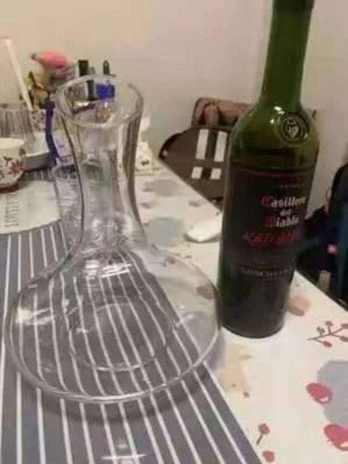 红魔鬼葡萄酒