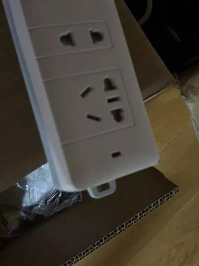 得力插座