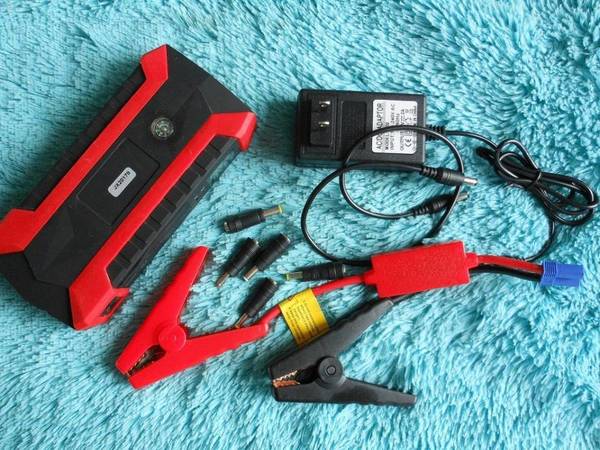 家用汽车必备小工具之车载应急电瓶
