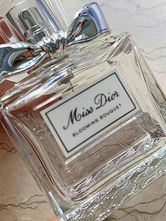 少女香入门香人手bi备之Dior花漾香水