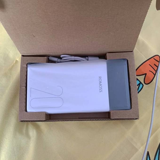 罗马仕移动电源