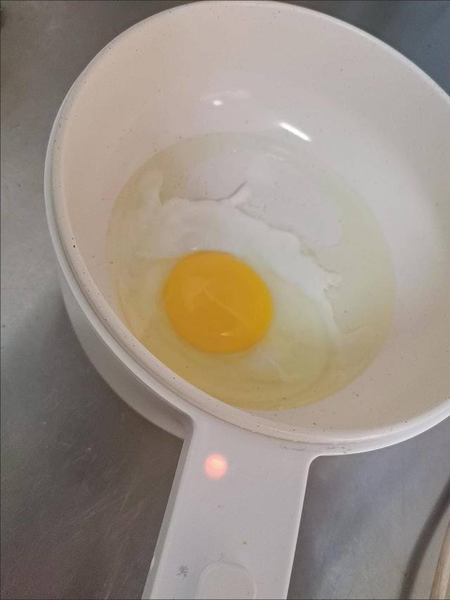 看颜值入手的一款电煮锅