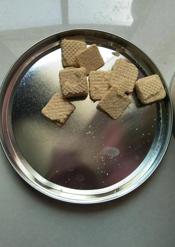 
非常不错；一点也不甜，之前买的威化都非
