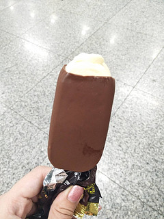 梦龙香草口味冰淇淋，最是那咬开脆皮的脆声