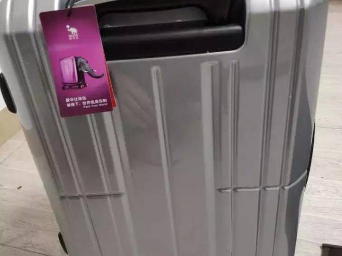 爱华仕拉杆箱