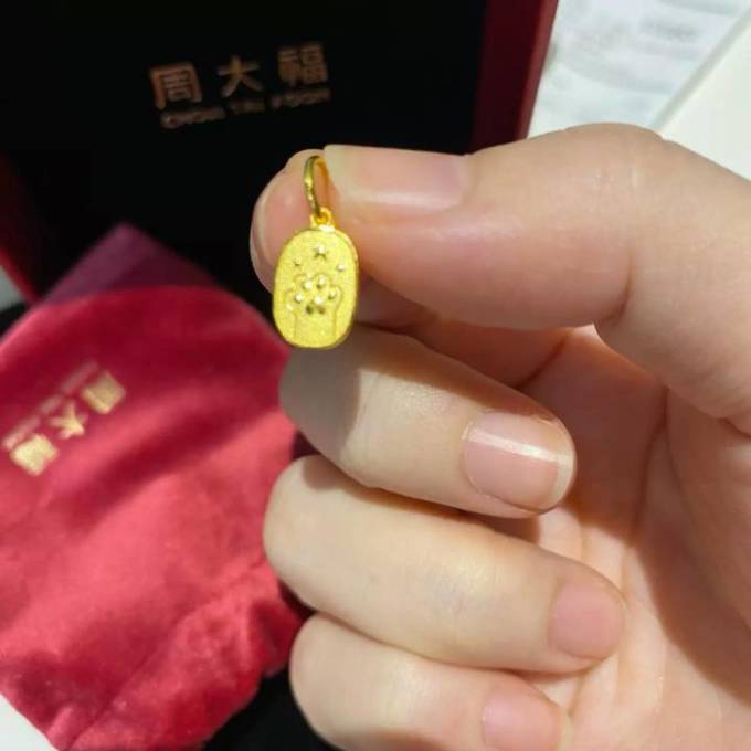 周大福黄金吊坠
