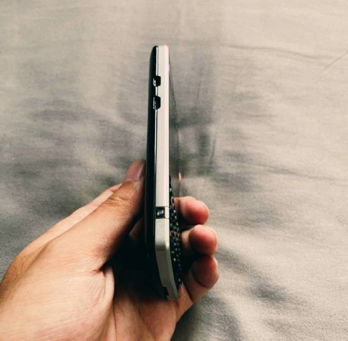 曾经的万元机黑莓保时捷p9983