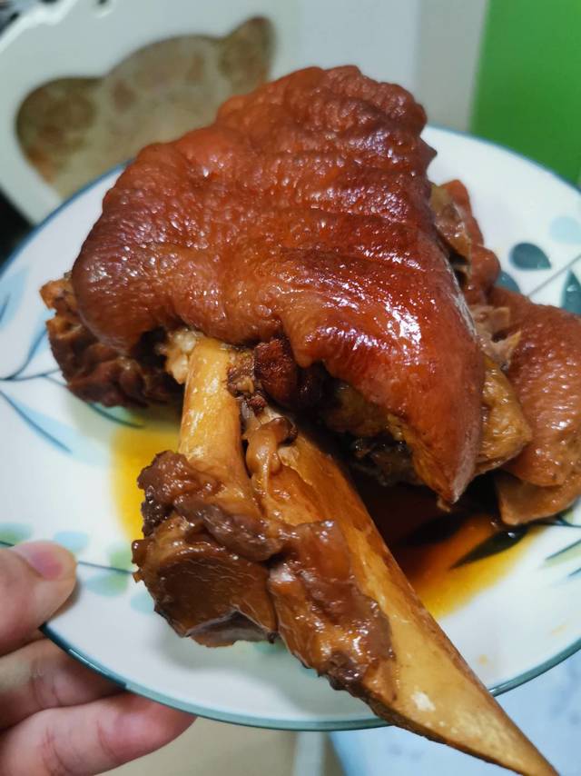 做卤猪肘