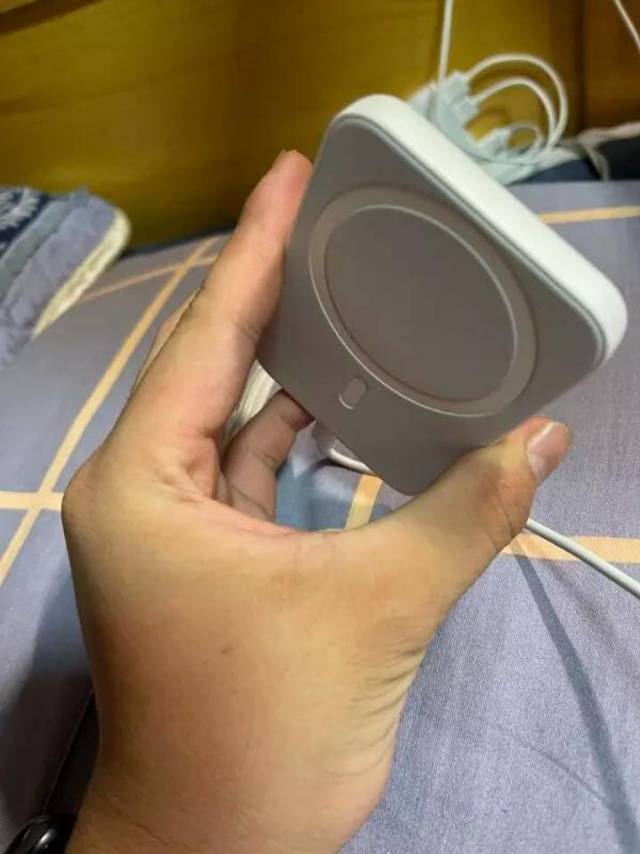 移动电源